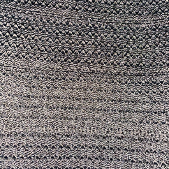 Never Worn Gorgeous Express Black Layer Scallop Design Pencil Skirt. Size M. - Picture 3 of 6